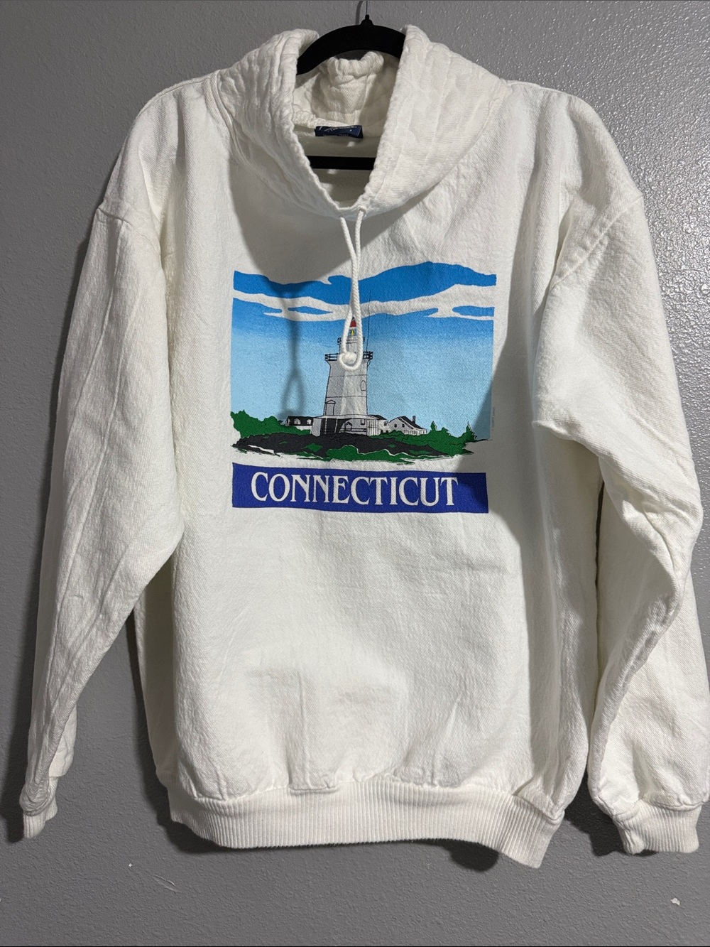 VTG  Wek The World White Crewneck Sweatshirt with Connecticut Lighthouse Graphic